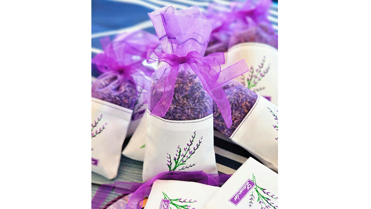 Lavender potpourri sachets in white fabric pouches with purple organza tops and bows