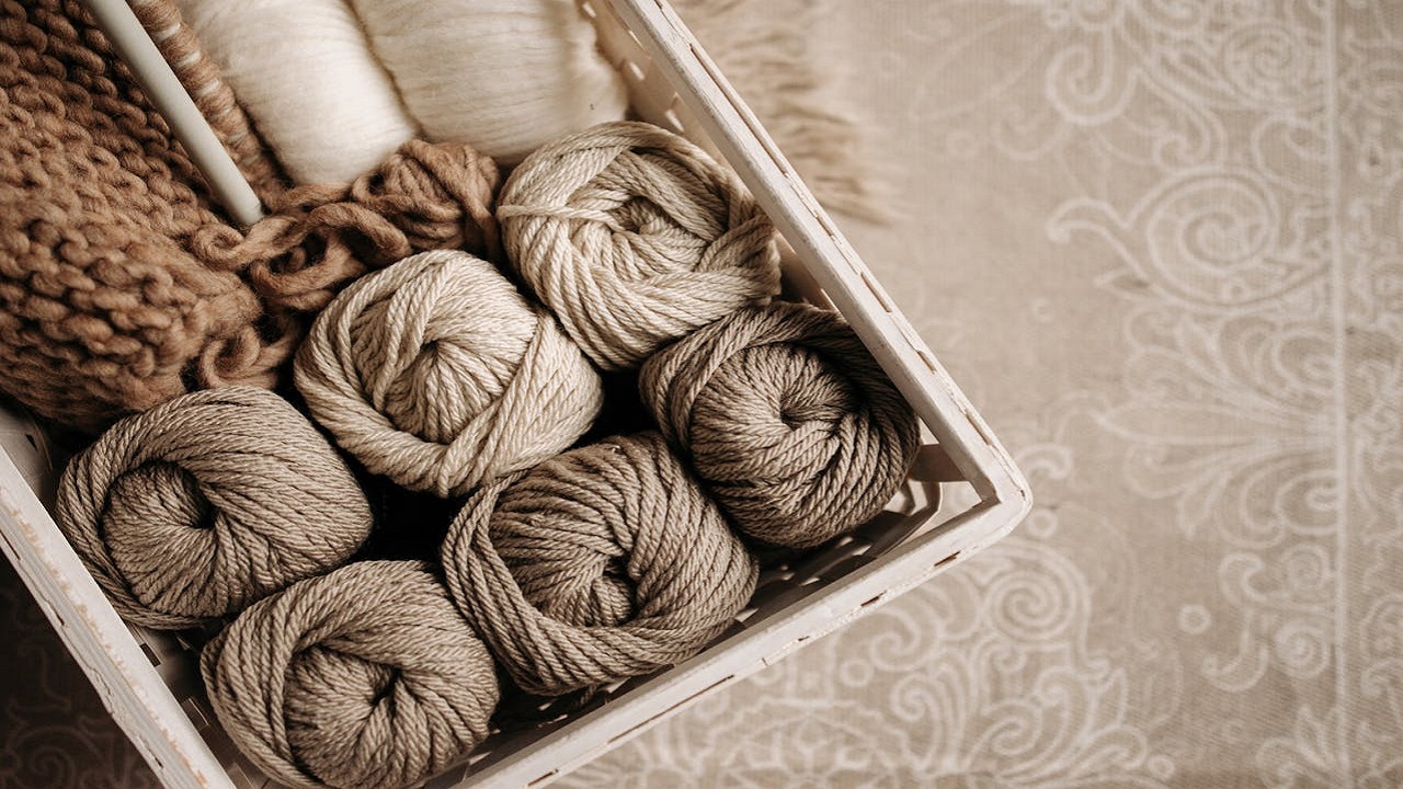 Basket with chunky knit throws