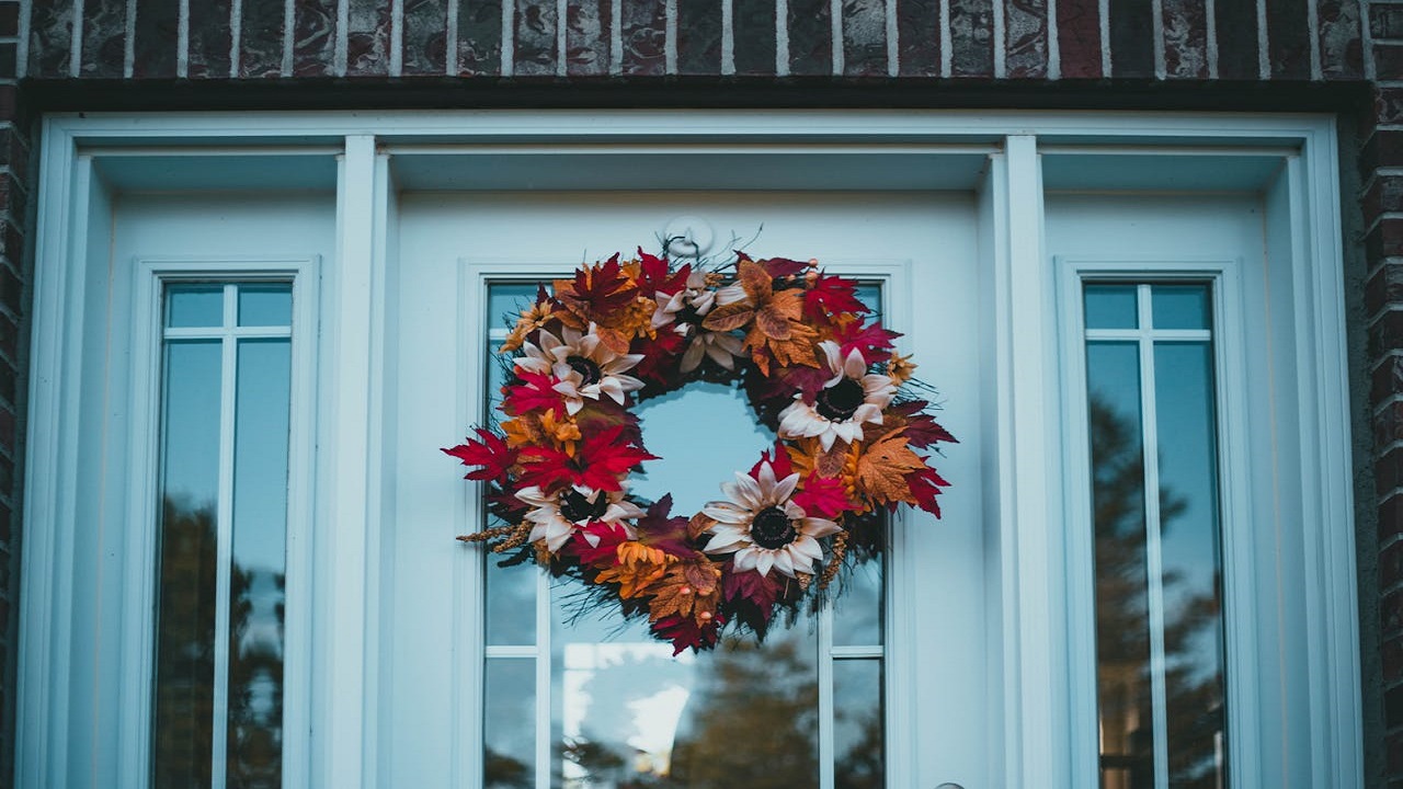 Wreath of autumn leaves