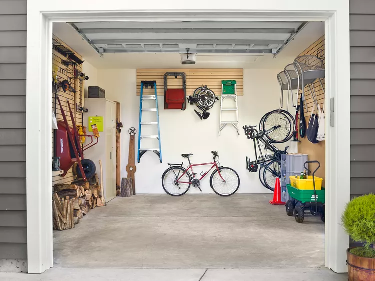 10 Garage Items You Should Throw Away Immediately
