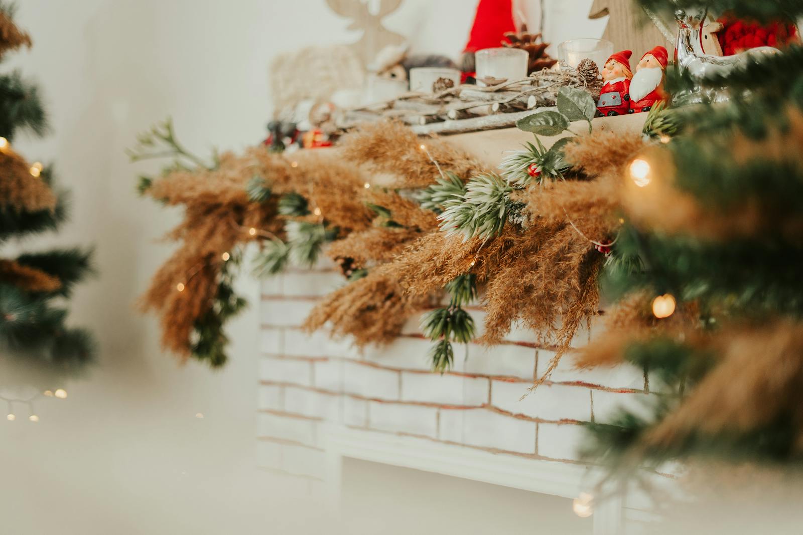 How to Pull Off a Designer-Level Christmas Mantel in Under 15 Minutes
