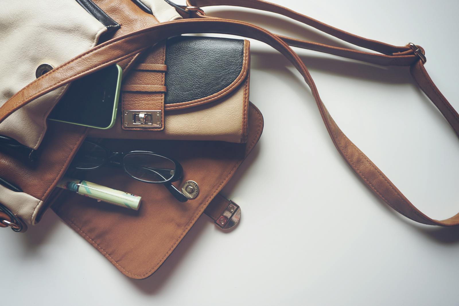 10 Things in Your Purse You Should Throw Away Immediately