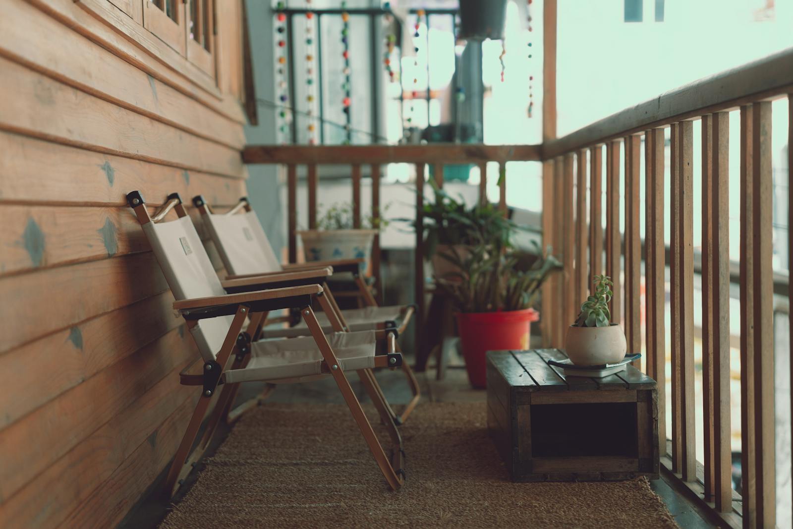 10 Retro Outdoor Entertaining Trends Returning in Full Force