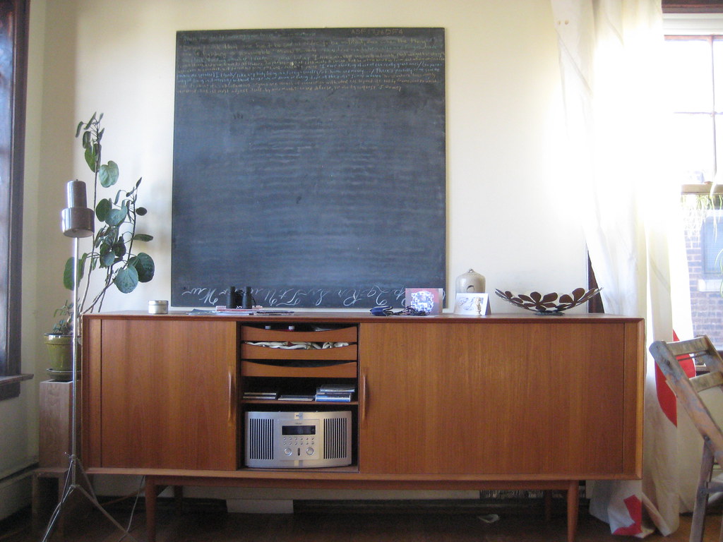 12 Old Furniture Styles People Are Saving Instead of Donating