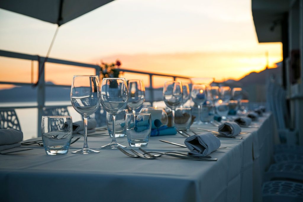 table, glassware, cutlery, silverware, stemware, dining table, nature, dinner table, table setting, table set-up, dinner, luxury, restaurant, sunset