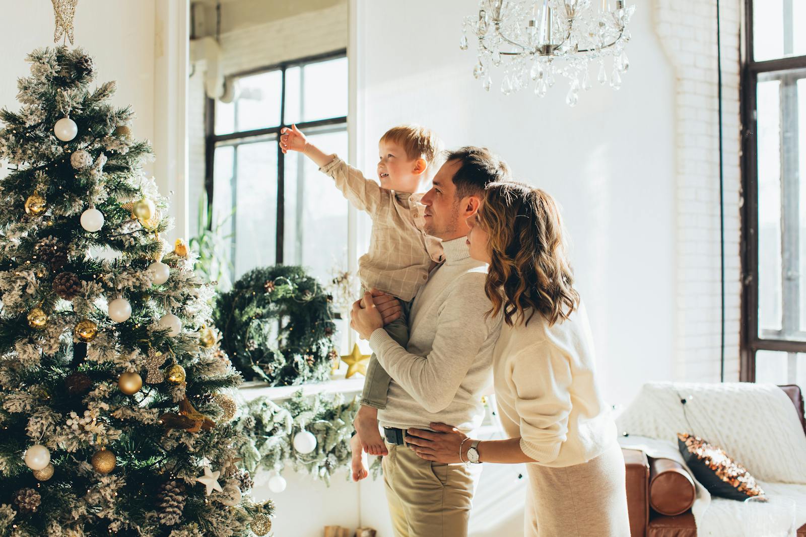 6 Christmas Decorating Tricks Designers Swear By for Small Spaces