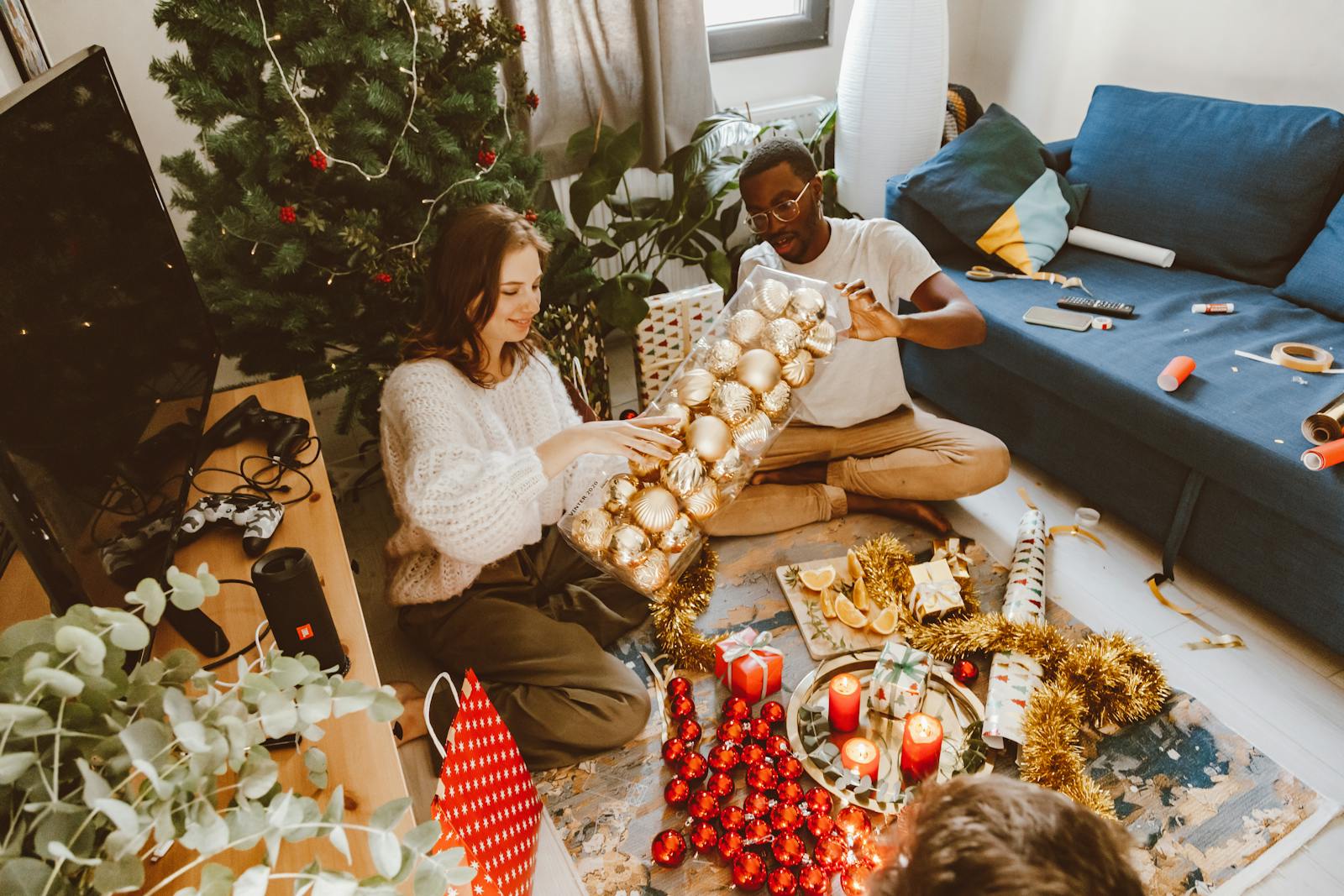 7 Holiday Decor Mistakes That Make Your Home Look Visually Busy