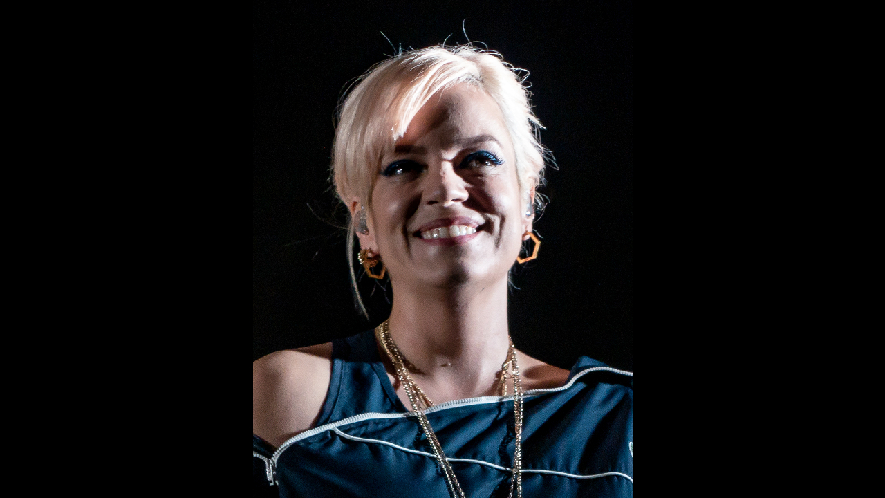 Lily Allen Mixes Romance, Edge, and Drama at the 2025 Fashion Awards