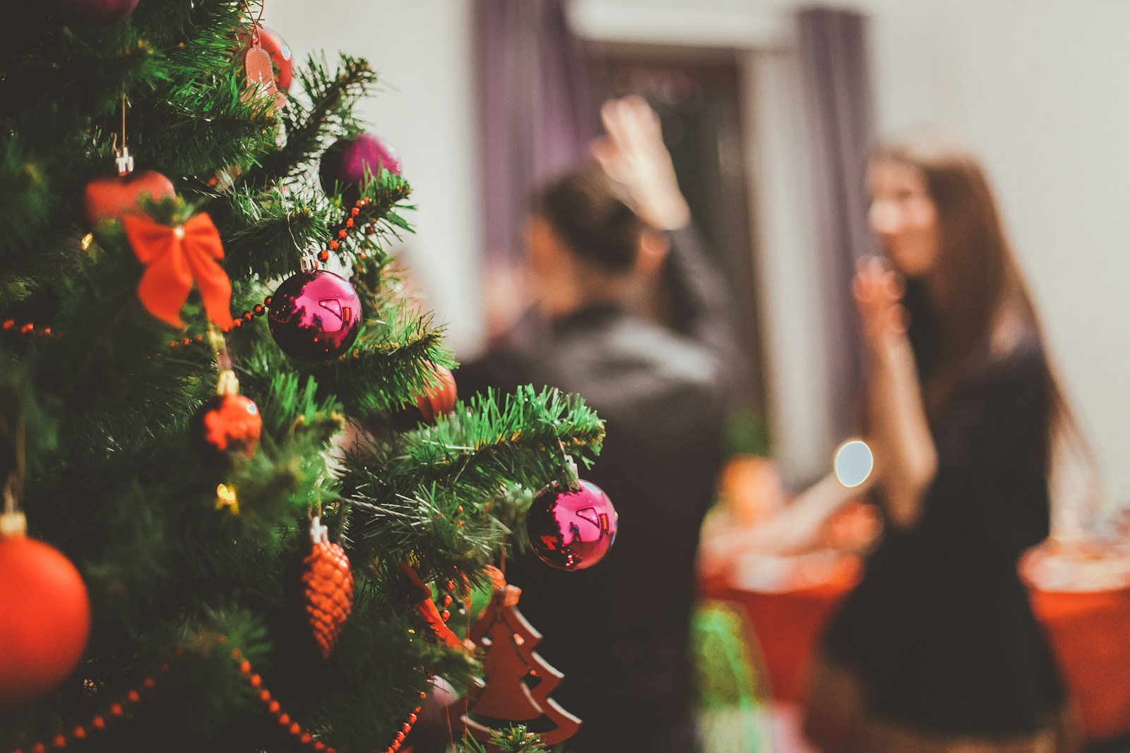 8 Holiday Decorations That Bring Back Family Gatherings