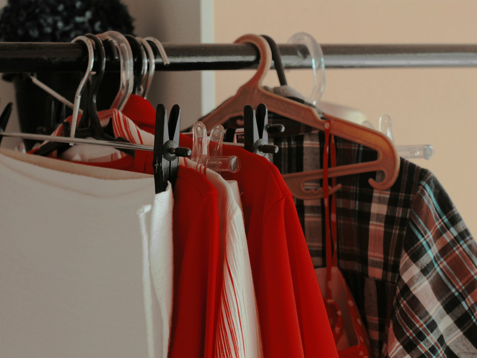 12 Items to Declutter When Overwhelmed