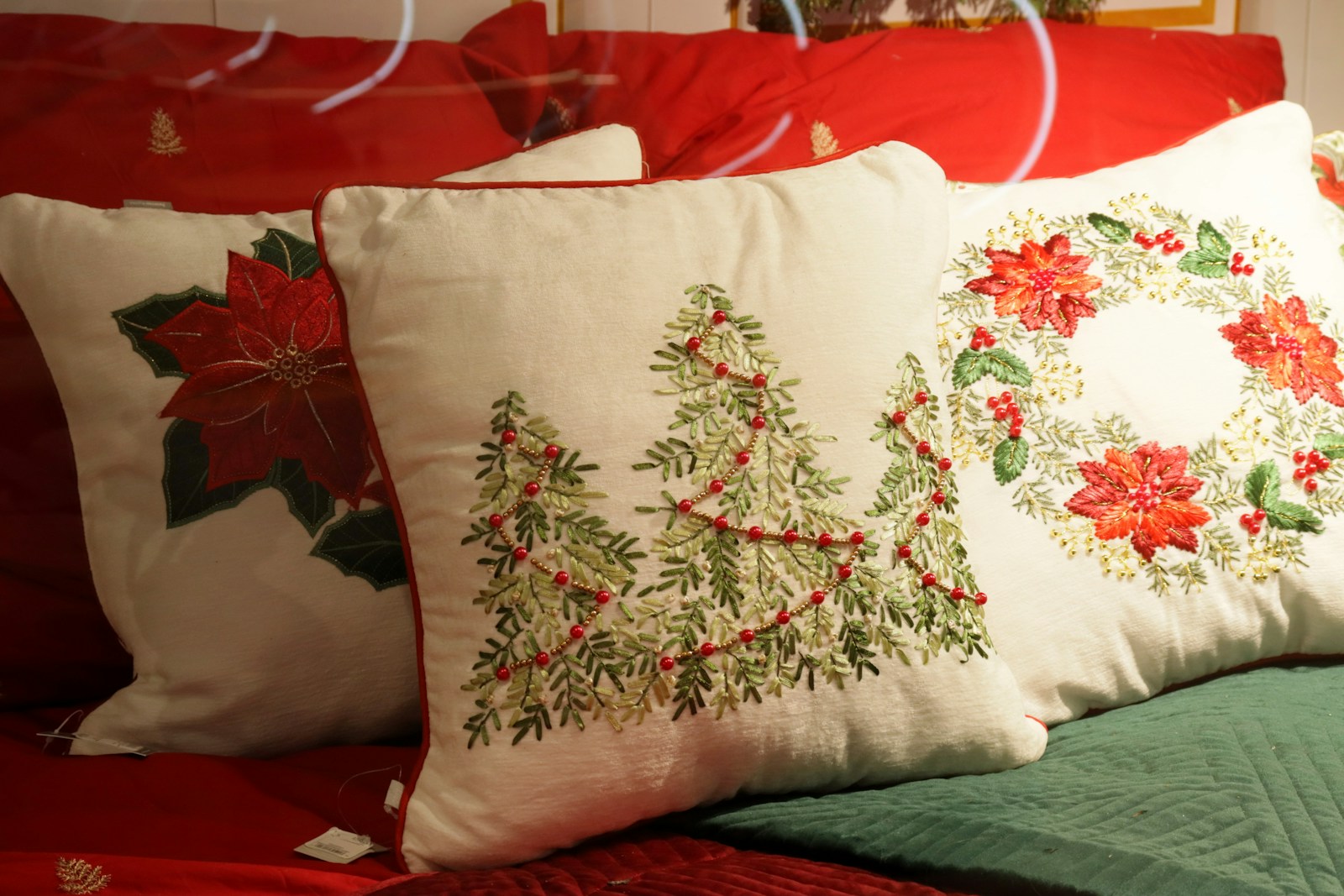 8 Designer-Approved Ways to Refresh Your Christmas Decor Without Spending a Penny