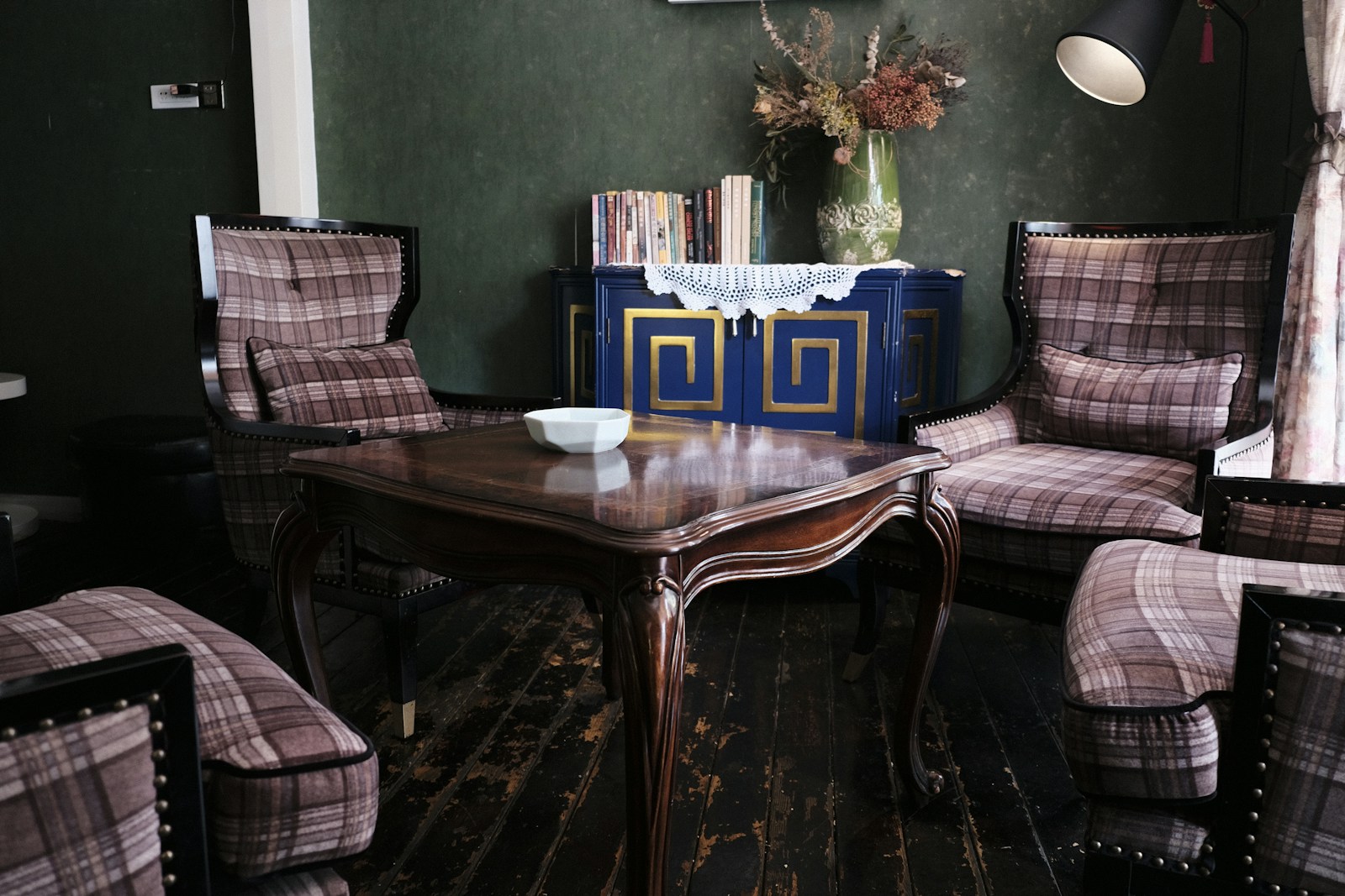 9 Old Decorating Habits From the ’50s That Secretly Made Homes Look Better