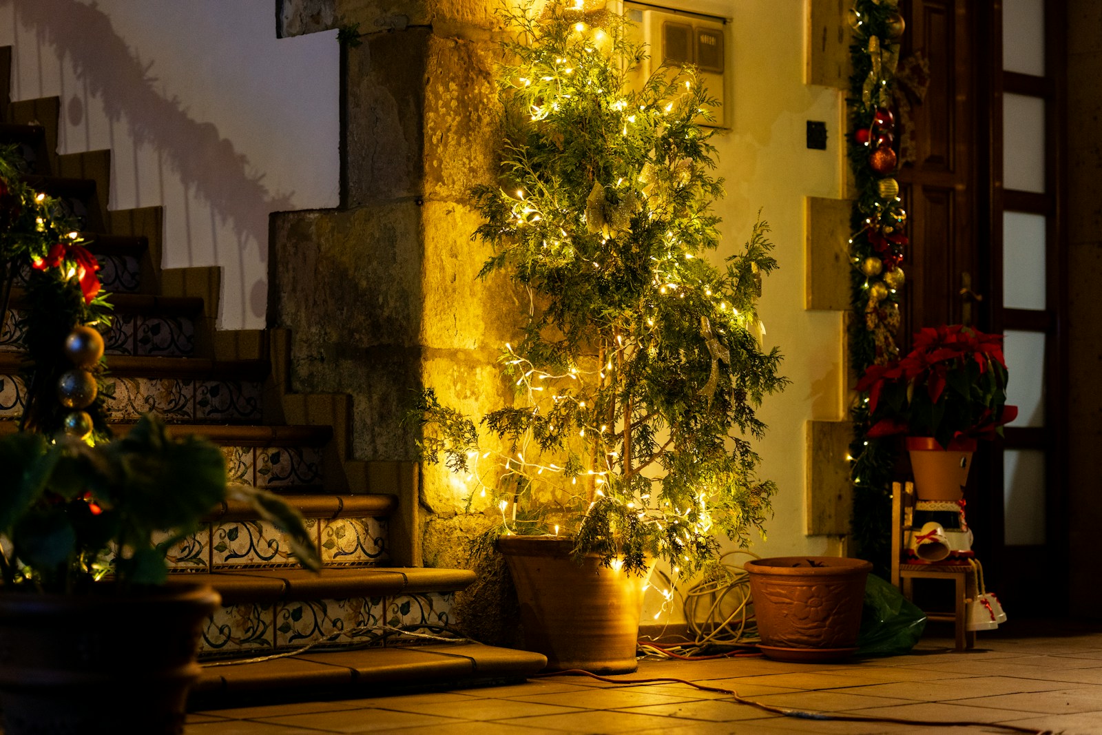 6 Things Designers Always Add to Entryways Before Holiday Visitors Arrive