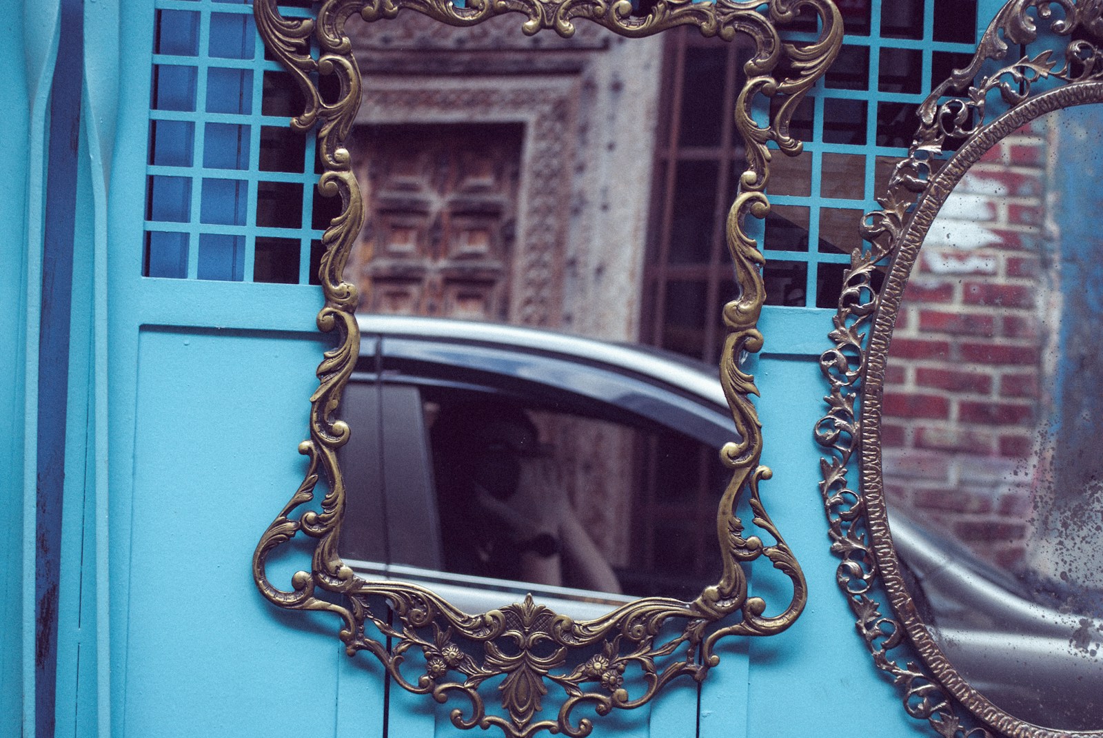 5 Old Decor Pieces That Collectors Are Quietly Buying Up