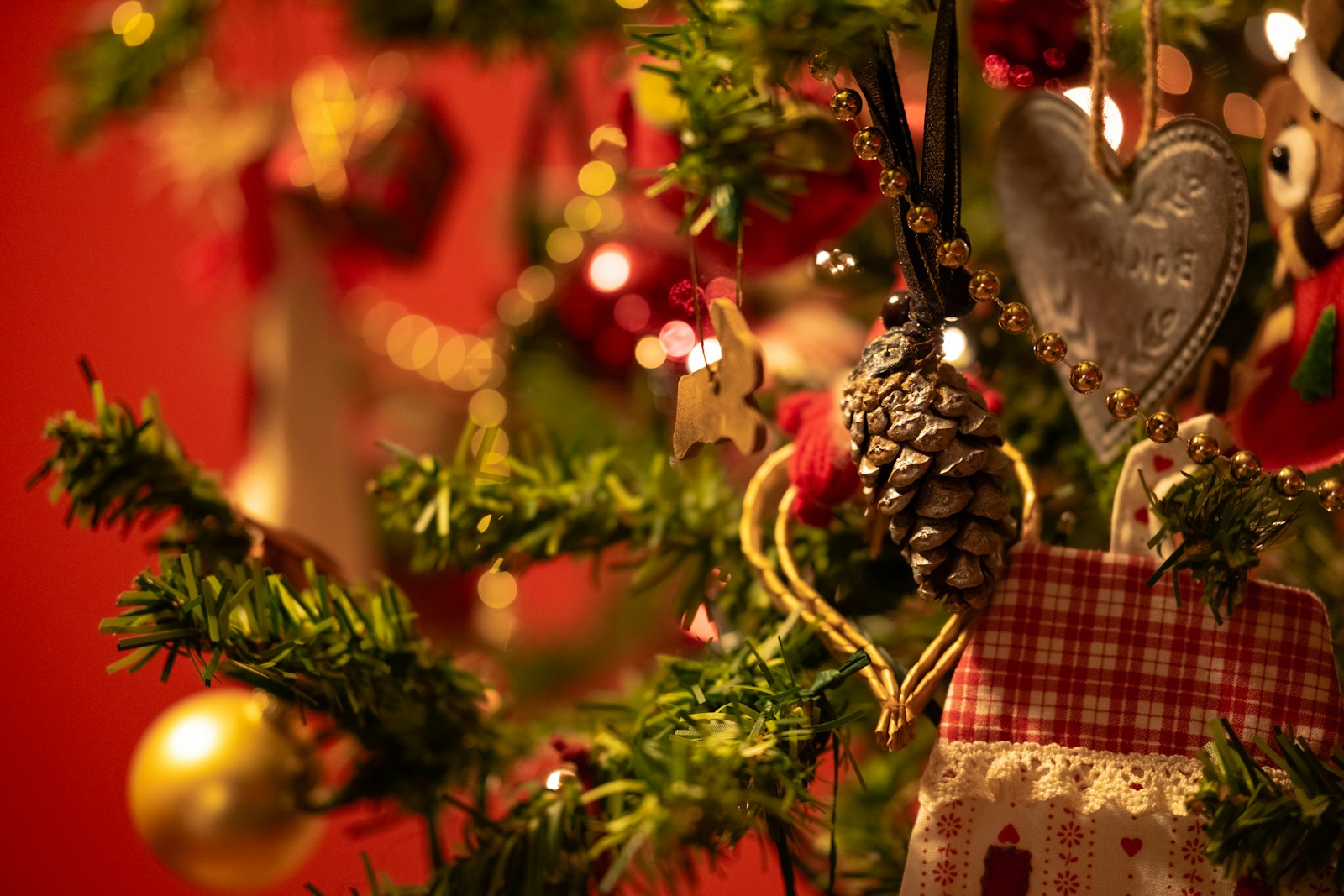 6 Christmas Decorations People Secretly Hope Are Still There