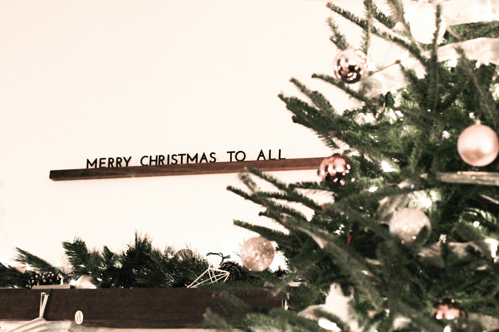 7 Ways to Decorate for Christmas When You’re Short on Counter Space