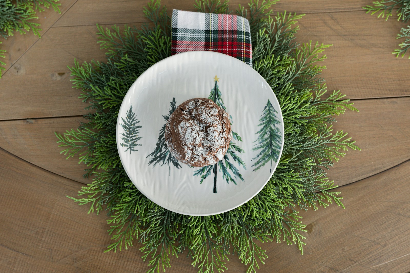 Dollar Tree’s $1 Christmas Tree Plates Are Vanishing Fast—And the Matching Bowls Are Even Cuter