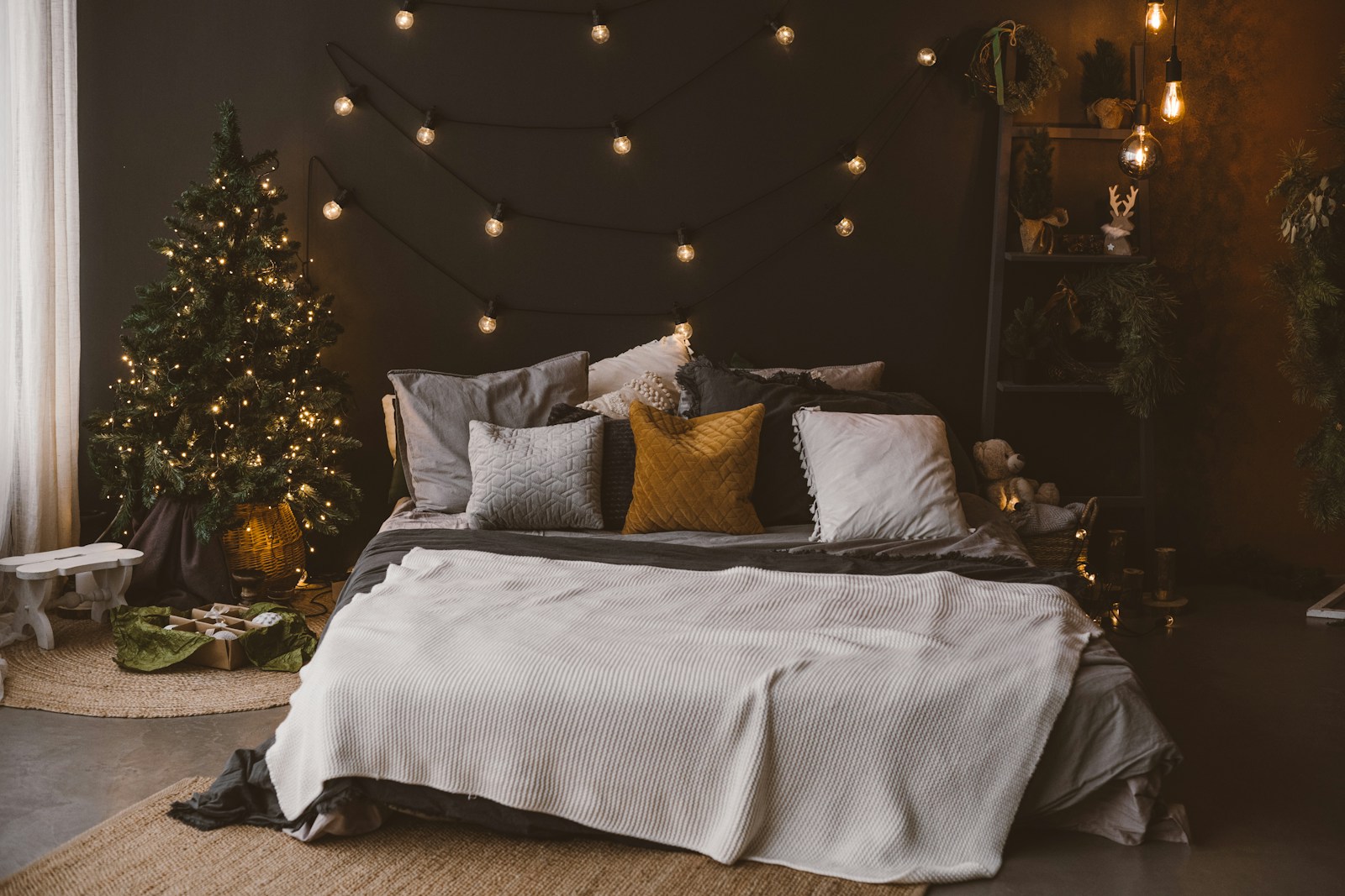 7 Holiday Decorations That Bring Comfort