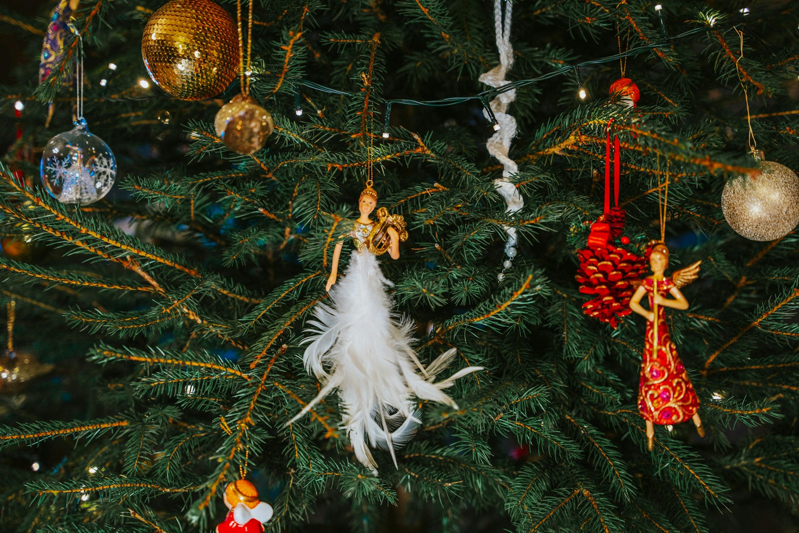 8 Christmas Decorations That Were Donated Too Fast