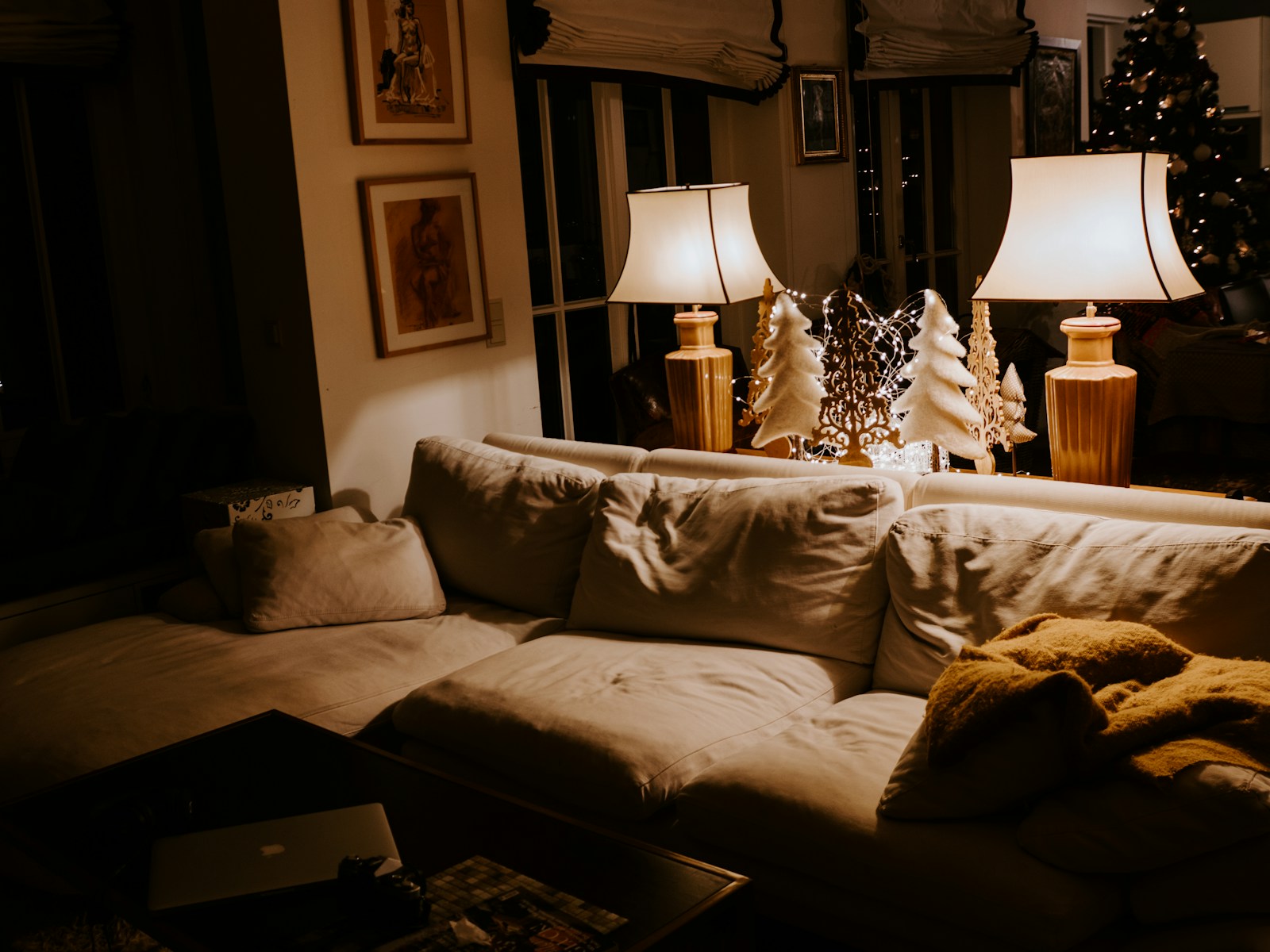 The Cozy Living Room Mistake Making Your House Look Smaller Overnight