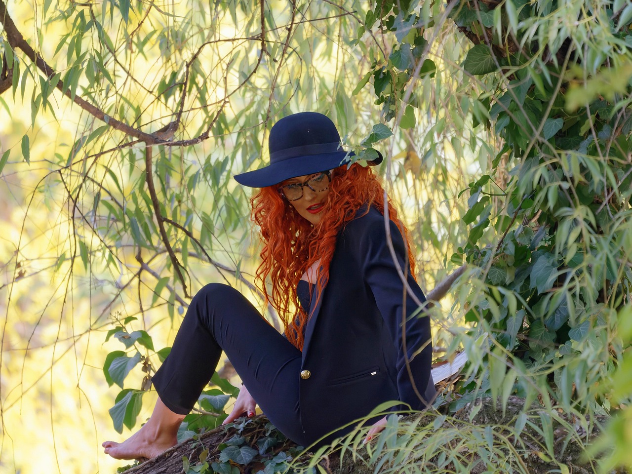 woman, fashion, hat, young, glasses, smart formal, smart casual, climbed, tree, leaves, nature