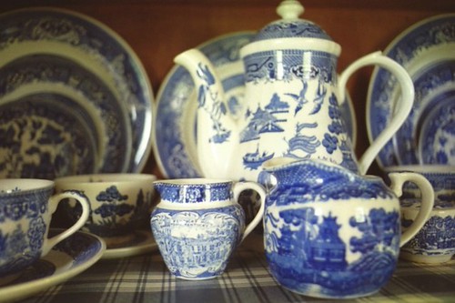 7 Vintage Tableware Patterns That Collectors Want