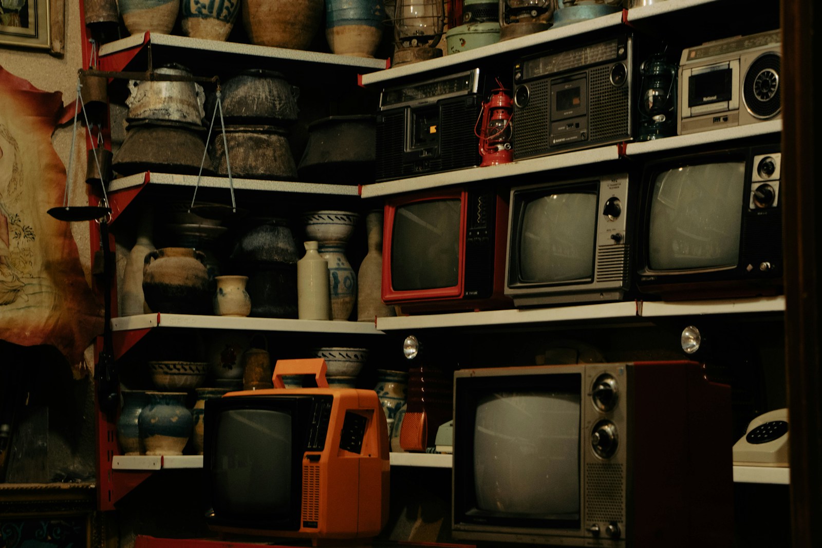 a room filled with lots of old fashioned tvs