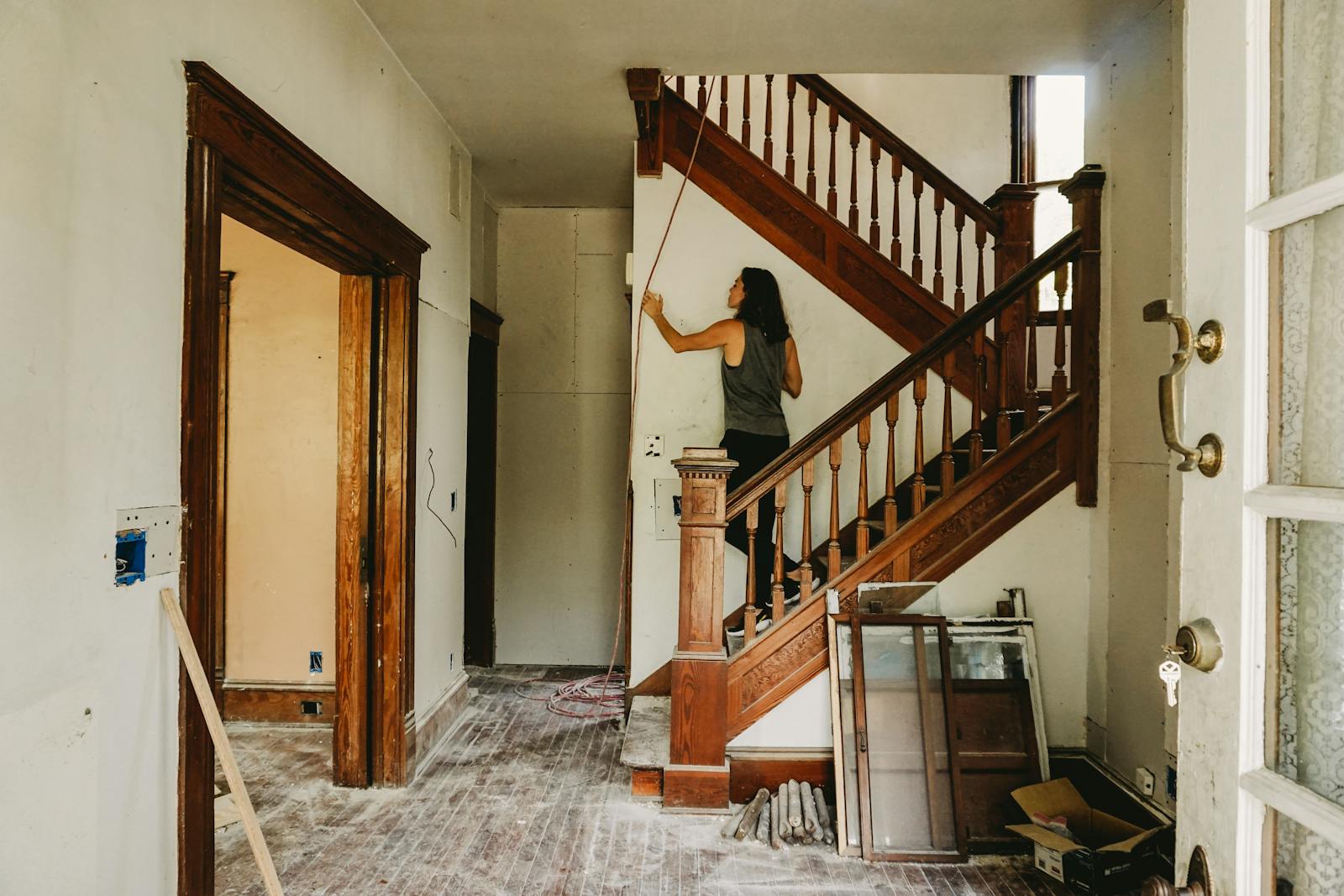 Renter Says a Nearly Perfect Old House Reeked So Strongly of Cat Urine It Raised the Question of Whether Sanding, Paint, and Hope Could Ever Make It Livable Again