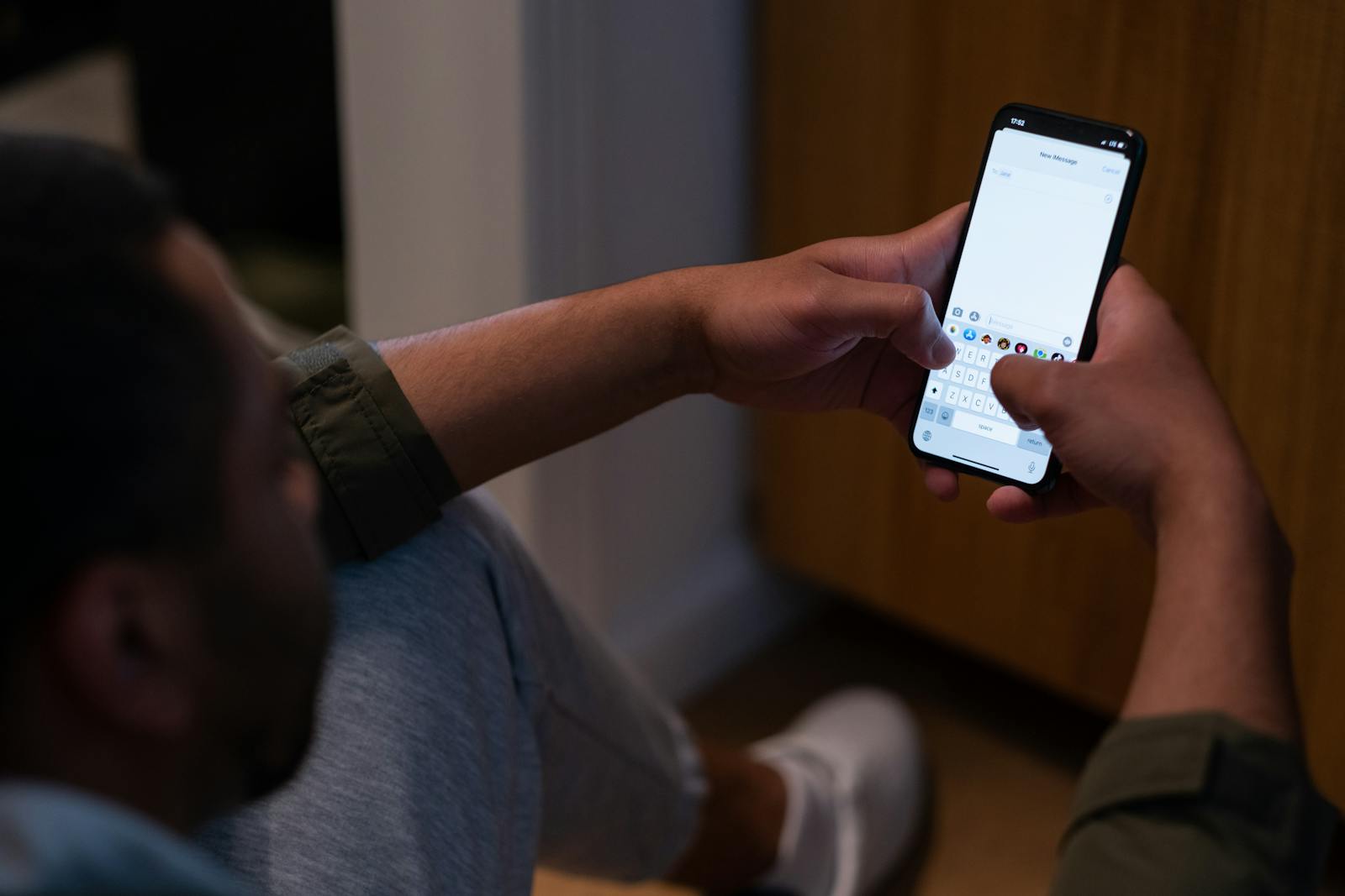 Tenant Starts Saving Every Screenshot After Landlord Unlocks Her Apartment, Realizing “If Something Happens I’ll Remember It” Is Not Enough