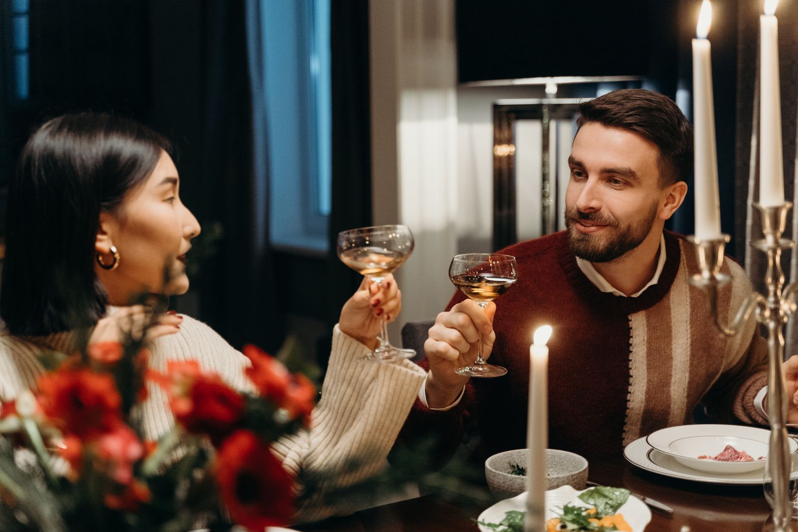 Young Business Owner’s Boyfriend Orders Caviar And A $150 Steak, Then Asks To Pay With Her Card Because The Bill Is “Not A Lot Of Money” For Her