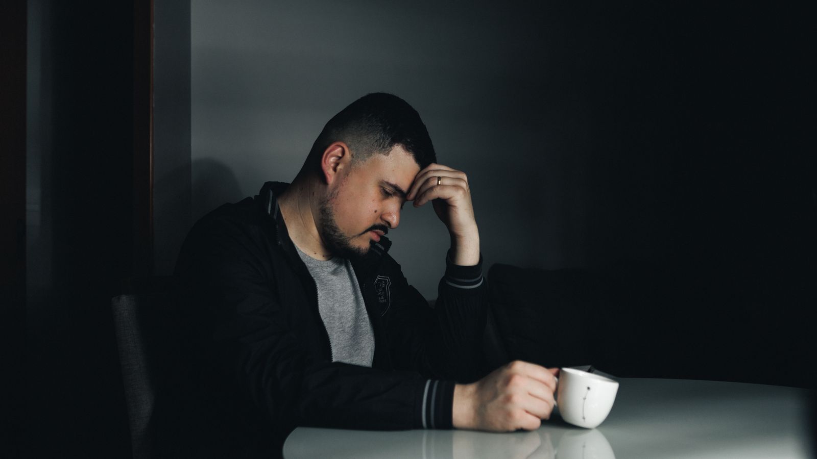 New Dad Tries To Make Up For 14 Lost Years With Gifts, Then Gets Blamed When His Daughter Starts Calling Him The Better Parent