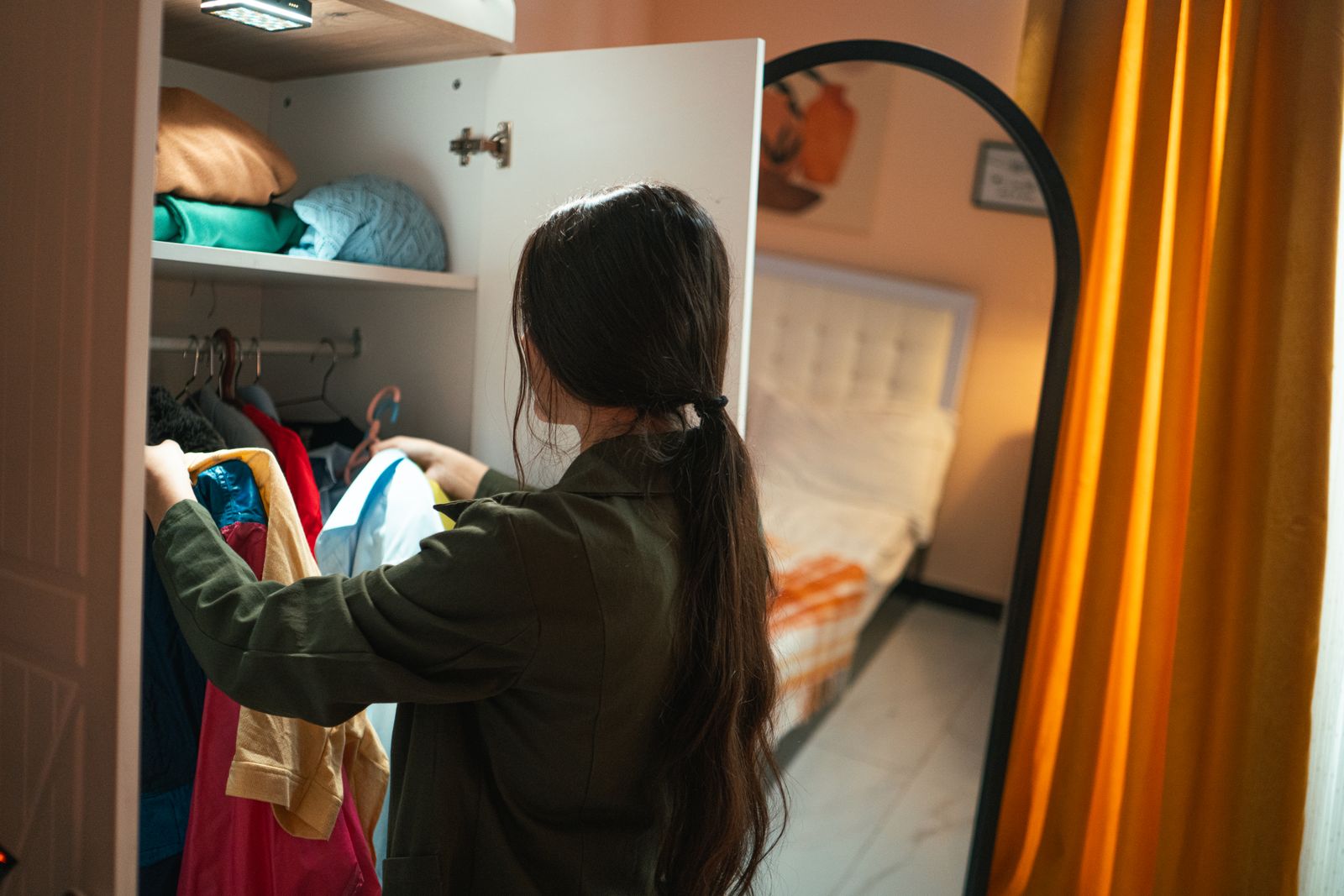 Boyfriend Refuses Basic Hygiene, Hides A Rotten Casserole In His Wardrobe For Two Months, Then Acts Like She’s The Problem For Being Disgusted