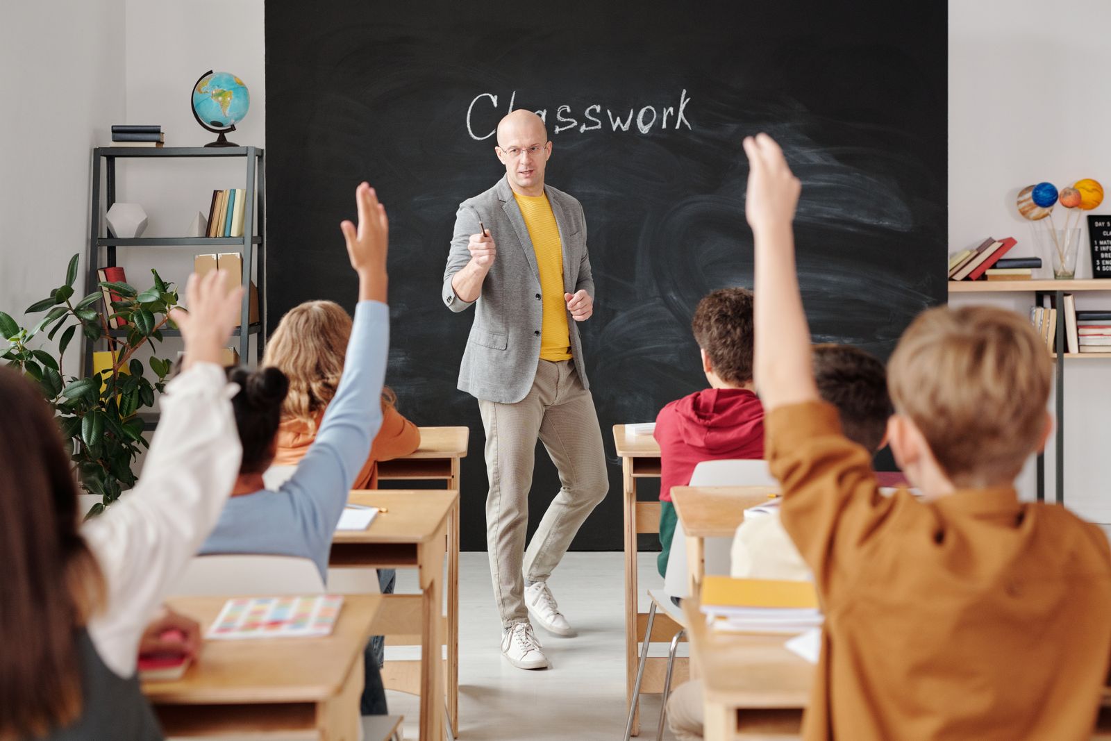Teacher’s Last Day Gets Ruined After A Casual Comment About Expecting Nothing Becomes A Rumor That She Demanded Gifts And Attention