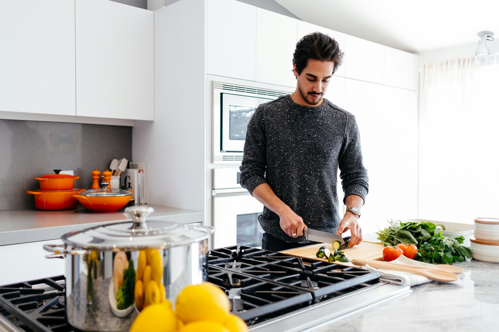 Girlfriend Cooks For Him As A Sweet Gesture, So He Panics That Birthday Brownies Are Not Enough To Show How Much He Appreciates Her