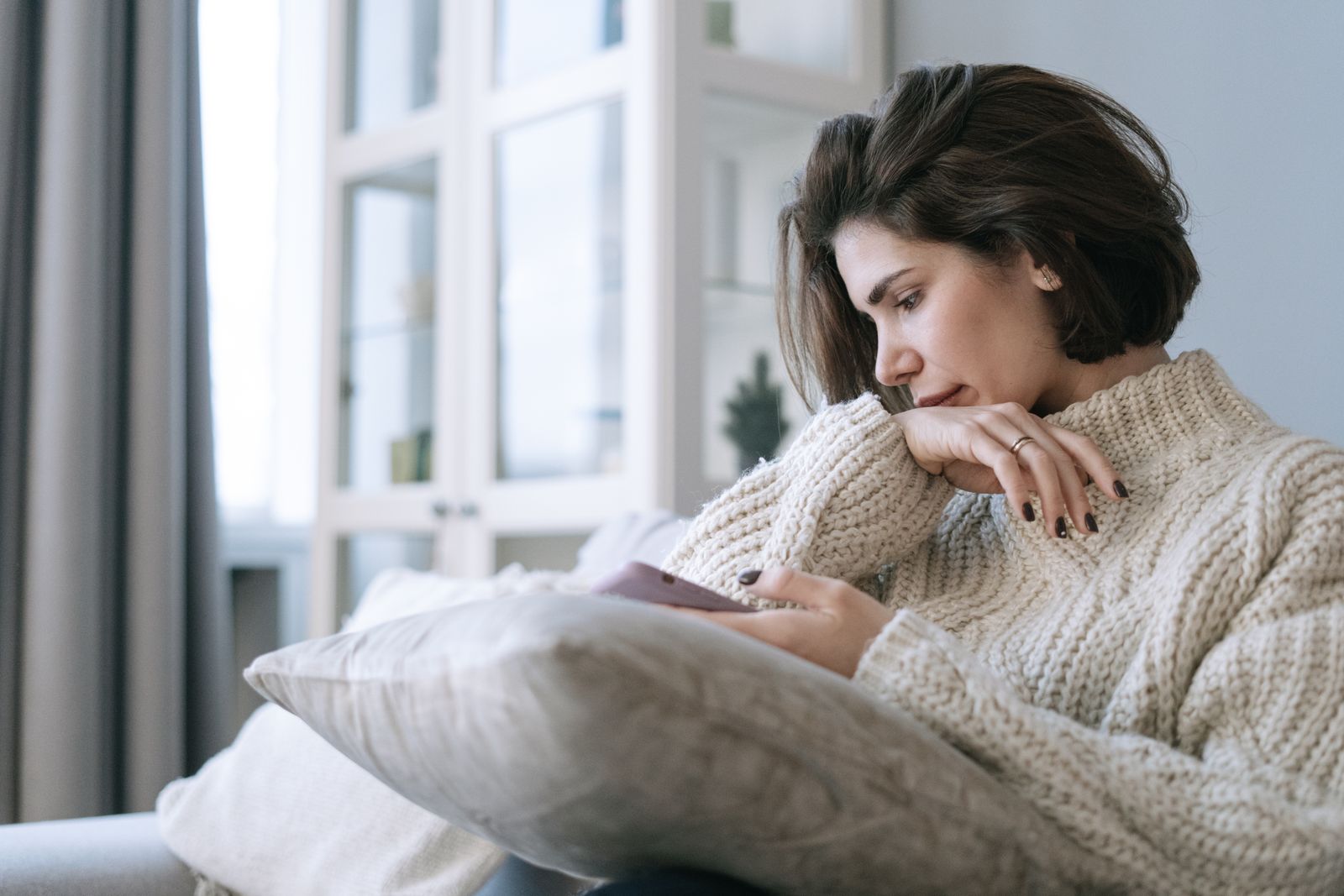 Newly Separated Mom Gives Dating Profile Advice To A Single Dad, Then Gets Called Ugly For Saying A Partner Should Not Feel Second Place