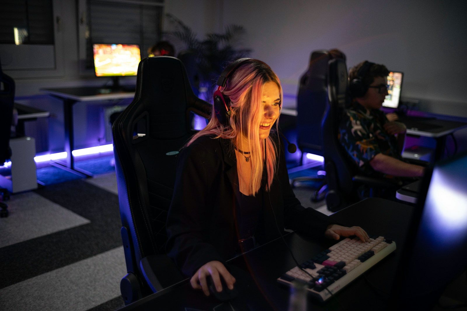 Gamer Feels Replaced When Her Fortnite Duo Starts Playing Arc Raiders With Her Old Friends, Then Leaves Her Behind With Strangers