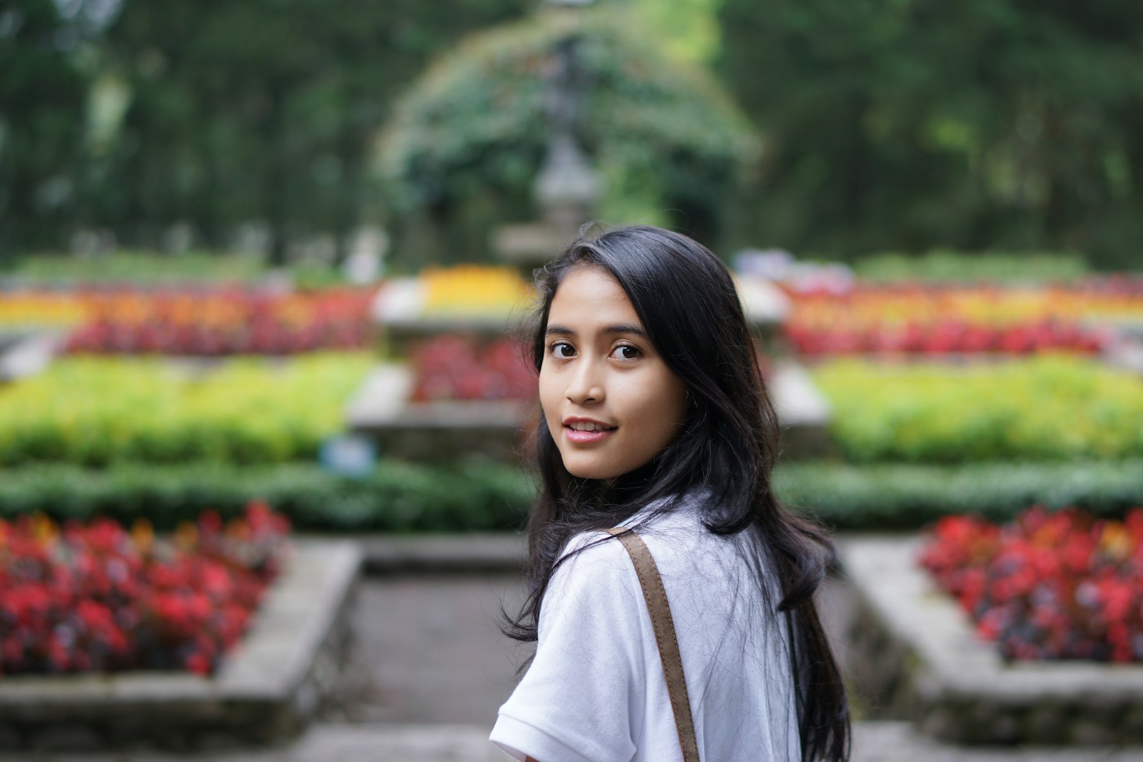 selected focus photography of girl looking back