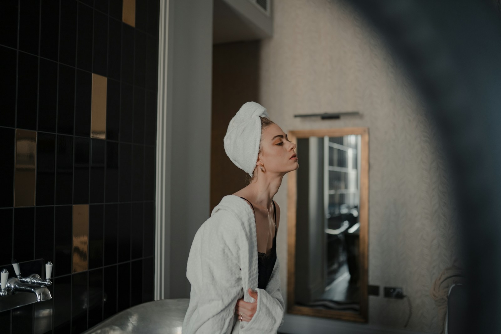 Roommate Demands Access To The Bathroom While She Showers, Then Turns A Locked Door Into A Public Debate About Her Body