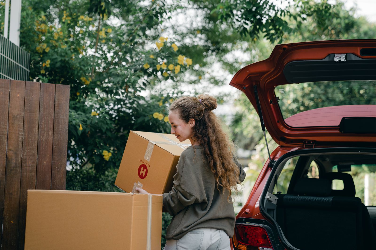 38-Year-Old Escapes Her Abusive Family by Moving Across the Planet and Cutting Contact, Then Learns Her Mother’s Cancer Has Spread to Her Liver and Lungs—Sending Her Back Into a Dark Closet to Cry Like the Child She Once Was