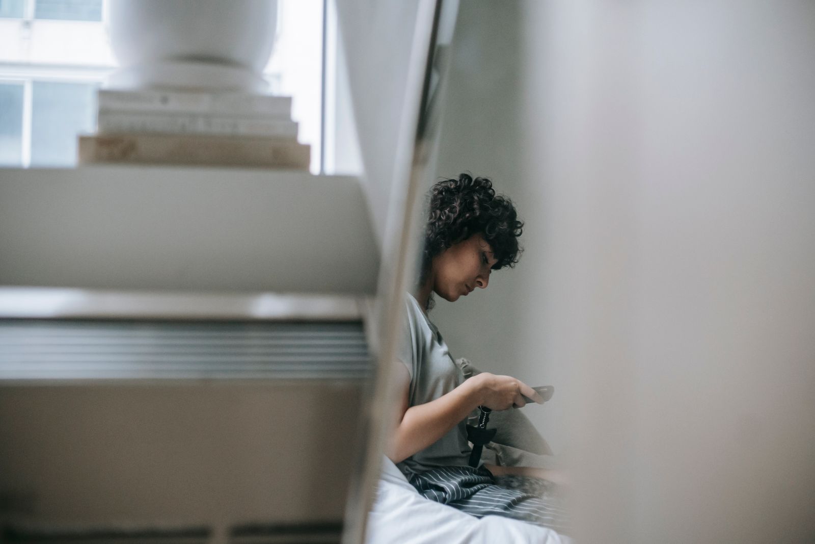 Estranged Adult Rejects the Popular Idea of “Loving Family From a Distance,” Admitting Years Apart Erased the Warmth, Guilt, and Desire for Reconciliation—And Declaring That Protecting Peace Does Not Require Forgiveness