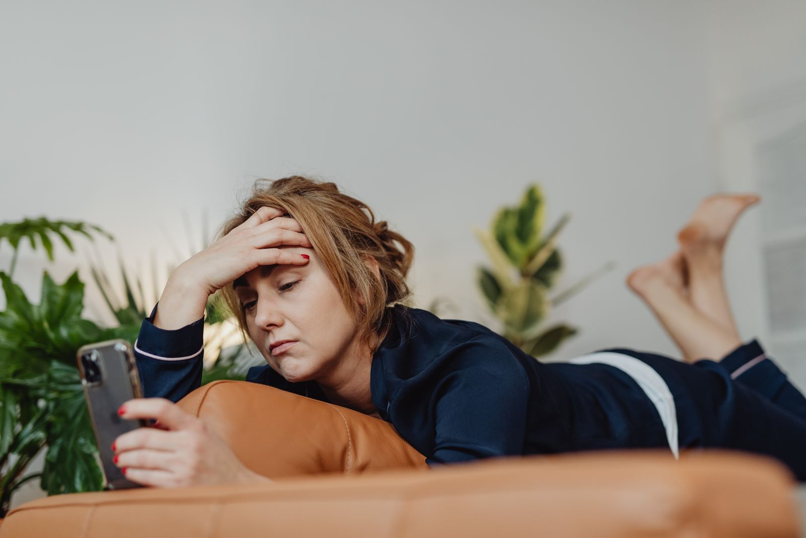 Woman’s Mother Learns About Her Bike Accident Through a Photo of a Cast, Then Launches a Day-Long Gaslighting Campaign in Which She Invents Financial Support She Never Provided and Rewrites Herself as Both Hero and Victim