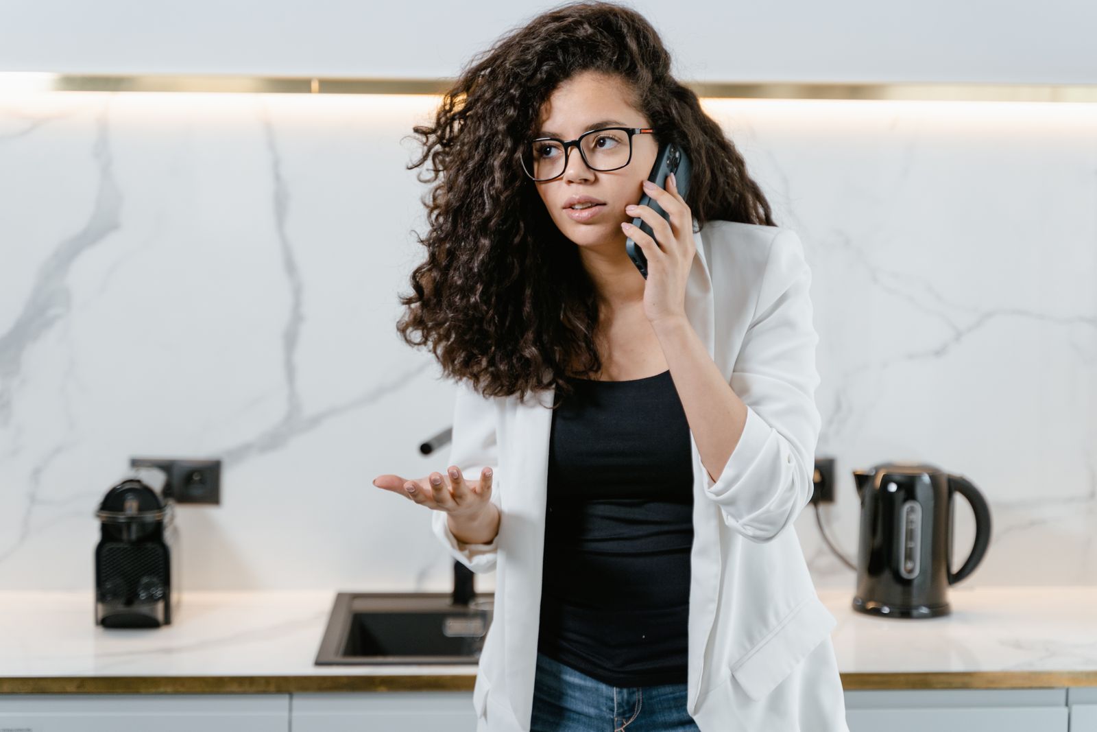 Mother-in-Law Exposes Her Breasts to Show Off a Spray Tan the Night Before Her Daughter’s Wedding, Tries to Join the Honeymoon, and Schedules a Family Trip Two Days After the Ceremony—Sending the Newlyweds Straight to Couples Counseling
