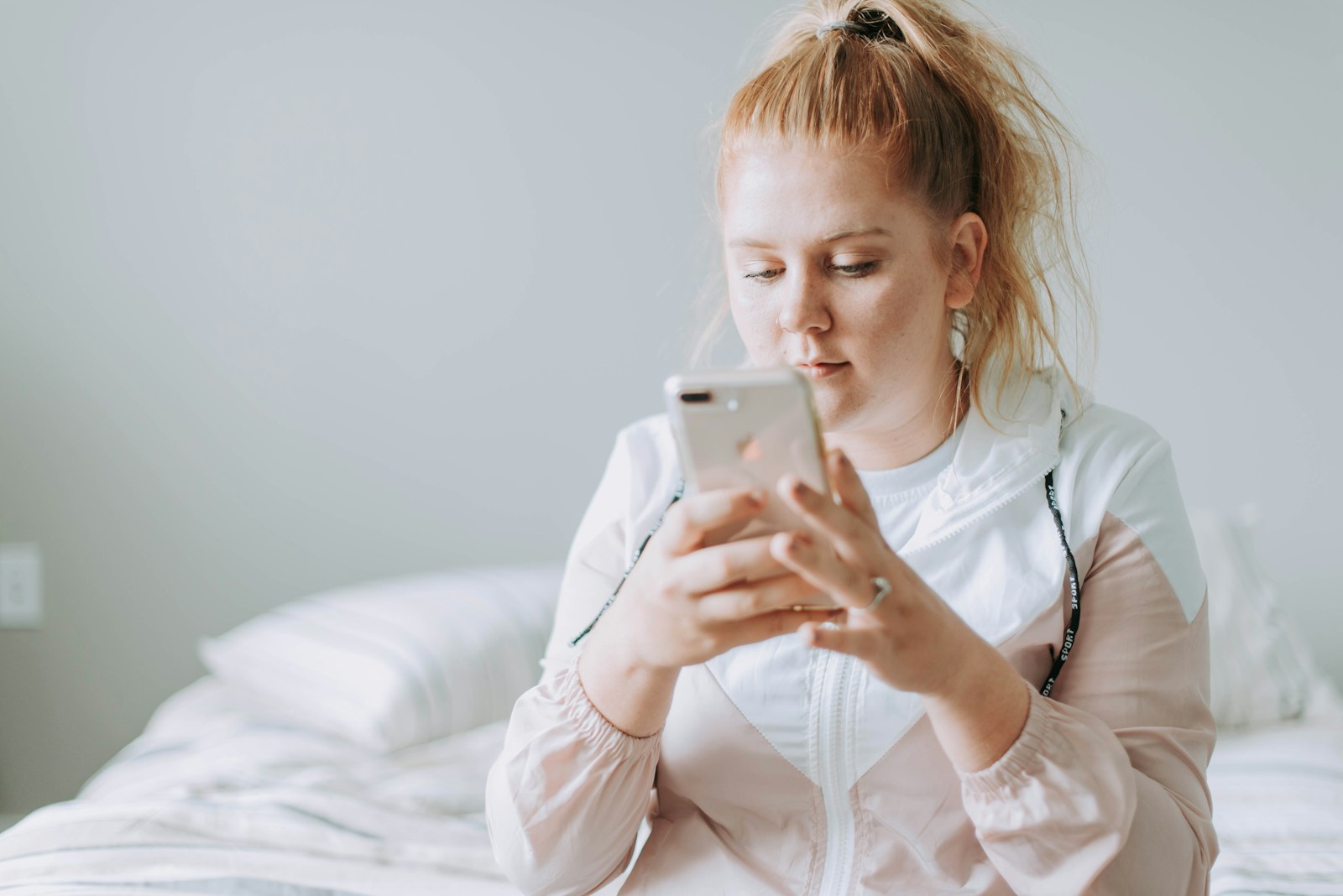 Eldest Child Spends Years Serving as the Family’s Parent, Babysitter, Housekeeper, Therapist, and Emotional Support, Then Goes No Contact and Learns Everyone’s Response Is Simply, “If They Want to Leave, That’s Their Business”