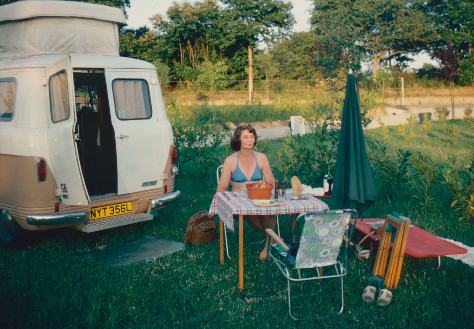 Father Welcomes Two Abandoned Daughters Into a Filthy, Hoarded One-Bedroom Trailer but Claims He Cannot Spare Them a Single Pillow—While He and His Wife Sleep Beside a Pile of Eight