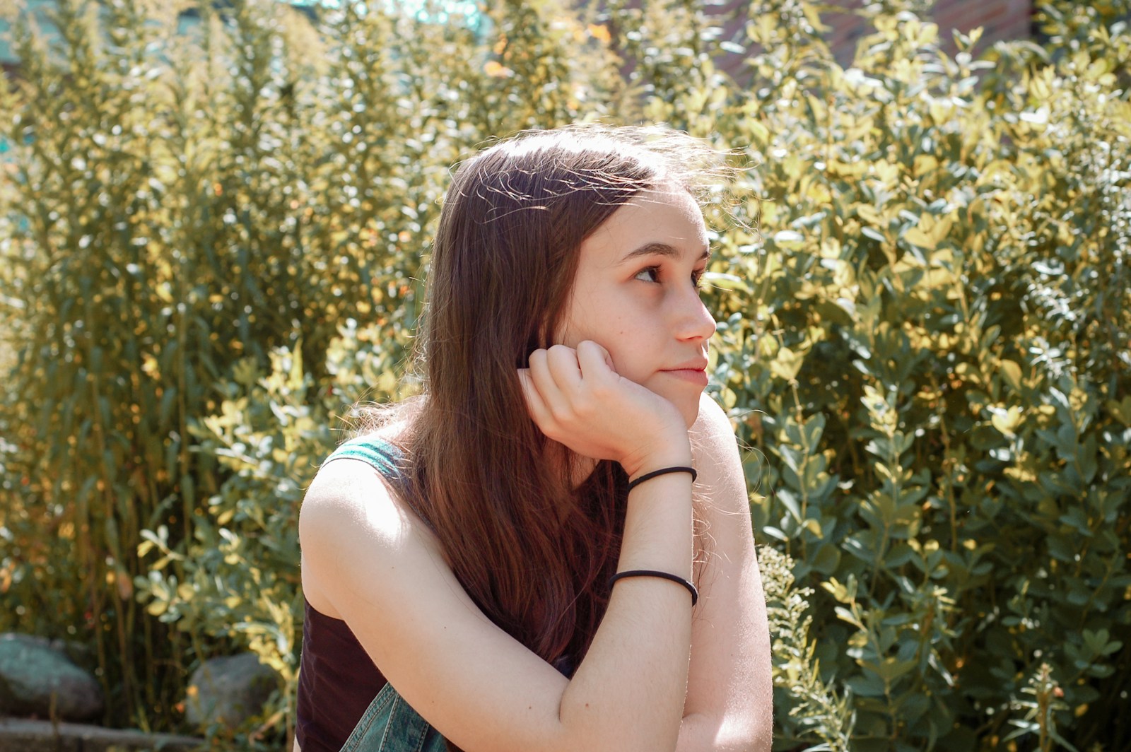 Father Uses His Estranged Daughter’s Childhood Cancer to Raise Money by Claiming He “Devoted His Life” to Her, Even Though He Drank Inside Her Hospital Room—Leaving the 18-Year-Old Wondering Whether His New Illness Should End Their Silence