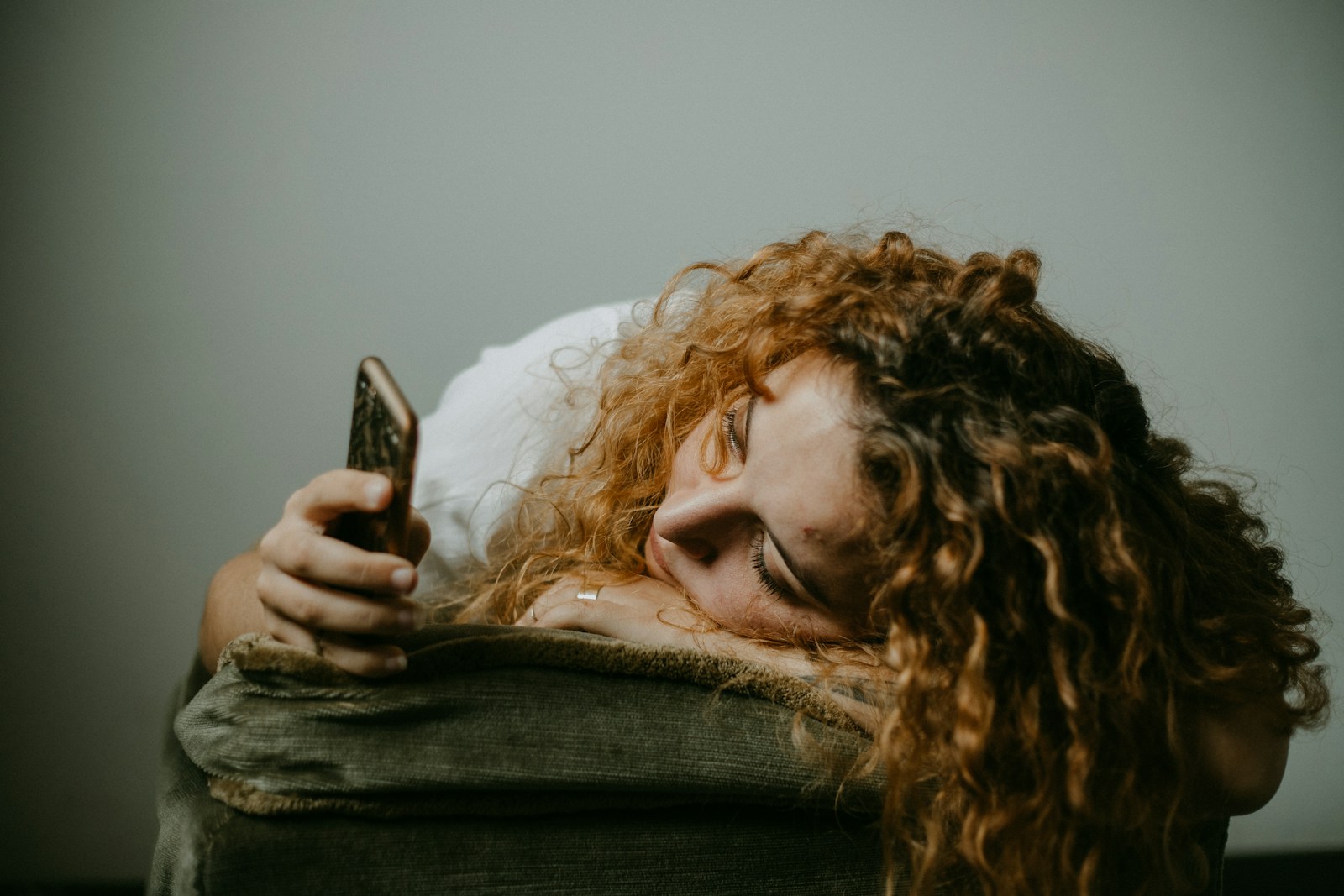 Happy Child’s Photographs Visibly Change Around Age Six After Her Father Marries Her Stepmother, Leaving the Adult She Becomes Wondering How Anyone Could Systematically Break Such a Sweet Kid