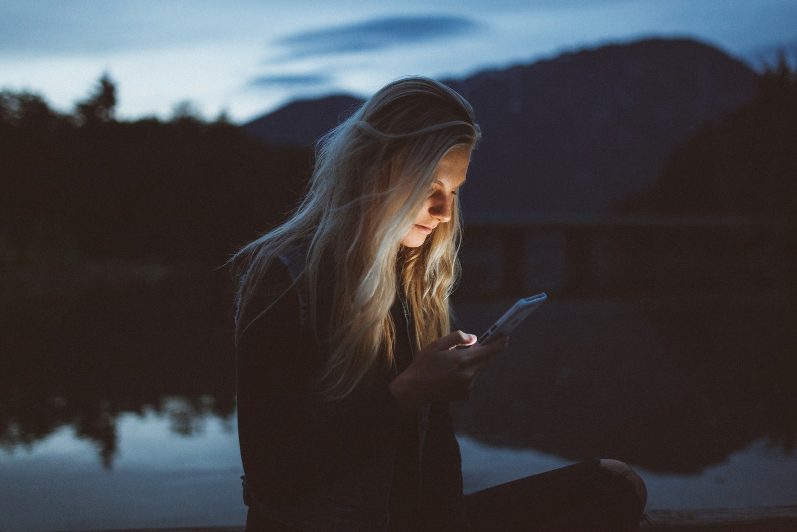 Woman Still Fights the Urge to Text the Cheating Ex Who Made Her Cry Throughout Their Four-Year Relationship—Even Five Weeks After His Cruelty Finally Ended It