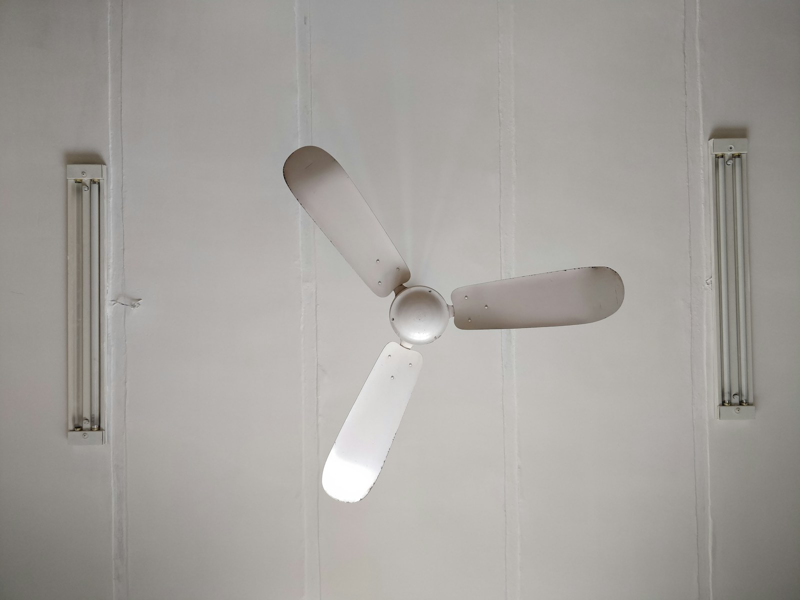 Your Ceiling Fan Could Drop Its Blades — Here’s What to Check Before You Buy (or Keep) One